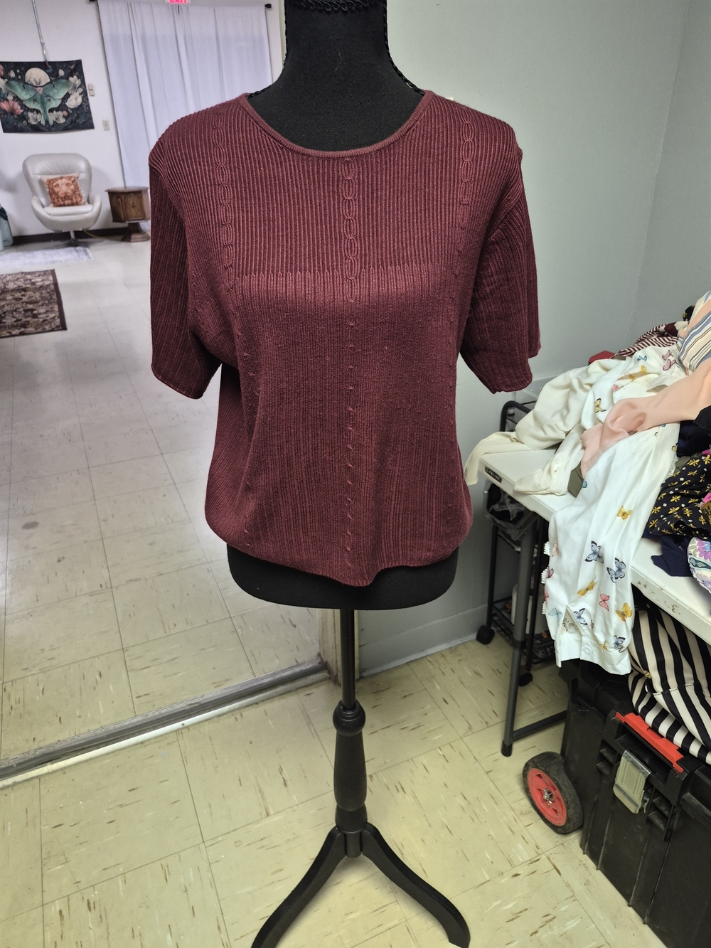 Kathie Lee Collection Short Sleeve Ribbed Top in Wine